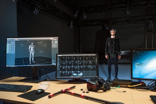 Ein Projektmitarbeiter im Labor Motion Capture